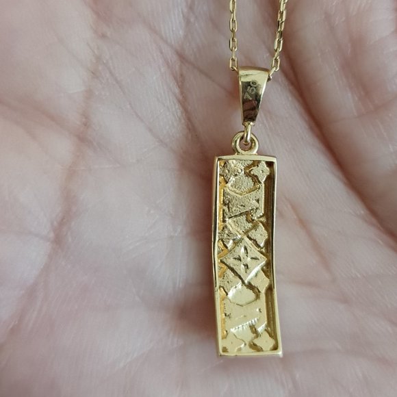 Gold curved with stylish design pendant - Picture 7 of 9